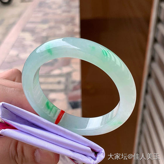 佳人美玉冰种阳绿手镯圈口56价48000_翡翠