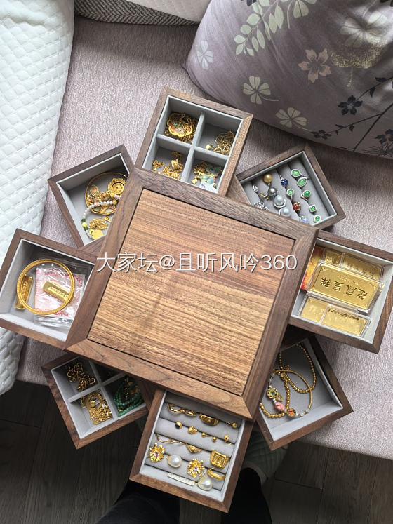 新买了一个玩具_首饰盒金