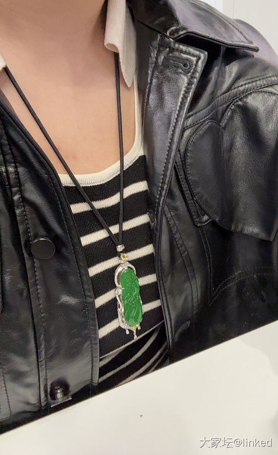 翡翠搭皮衣也很霸气呢_搭配翡翠