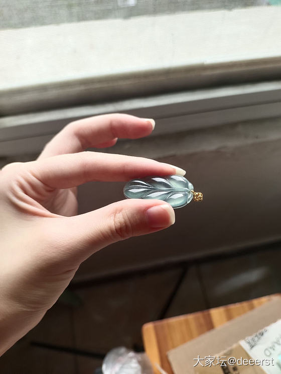 危料雪花棉
纪念一下第一次拍出来玉石的美感。是很冰透的雪花棉，打包之前再拍拍照，..._翡翠