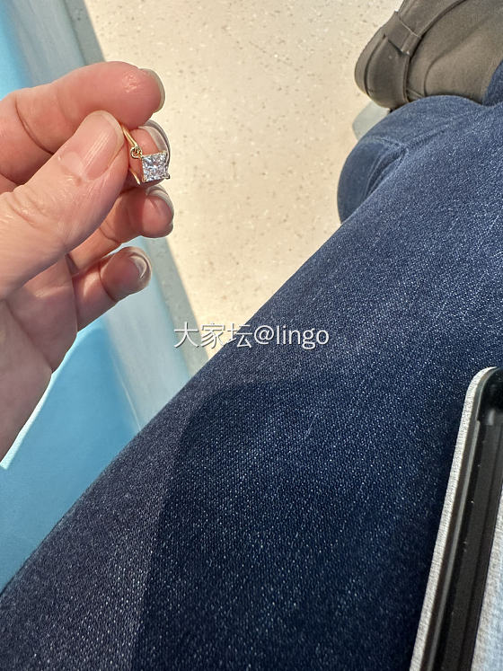 被邻座mm问耳环是不是钻的_钻石
