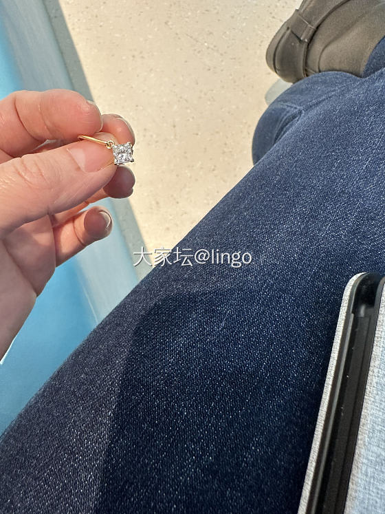 被邻座mm问耳环是不是钻的_钻石