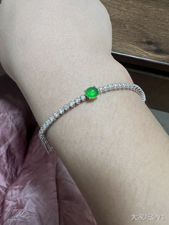 以前的翡翠审美就是大，要有存在感，雕工又复杂 近几年审美更趋向于小而精,取一块料..._钻石手链翡翠
