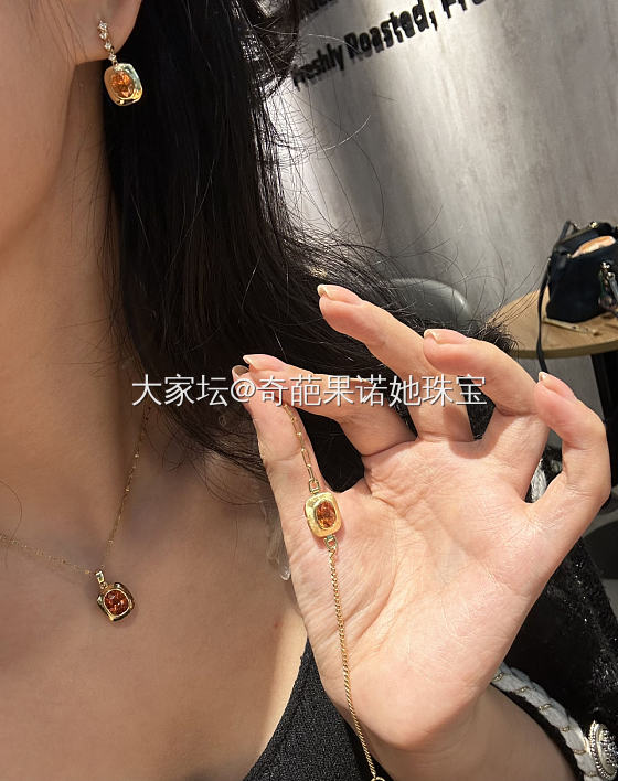 今天的快乐 是彩宝给的_彩色宝石