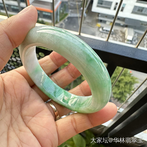 放漏-辣绿白底青57 MM_翡翠