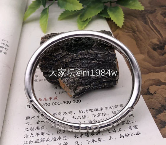 小珍家和呈祥足银的宋师傅谁家做的窄喜福银镯子更好一些呢？请教大家_手镯银