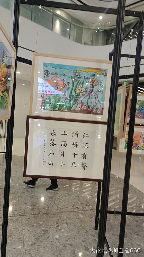 没想到我的书法练习有天也会在商场里展出😊_书法