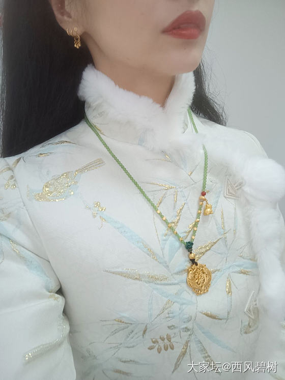 双鱼佩和祥云小锁_搭配时尚金