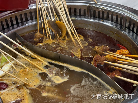 晚上我弟请吃宏姐串串香，感觉味道还行，_美食生活