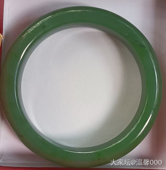 不同光线下的和田碧玉_手镯和田玉