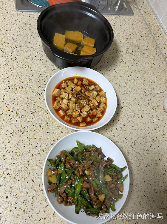 排了一个小时终于吃上了。自己点了鱼香肉丝，麻辣牛肉豆腐，一碗米饭。消费59元。_美食生活