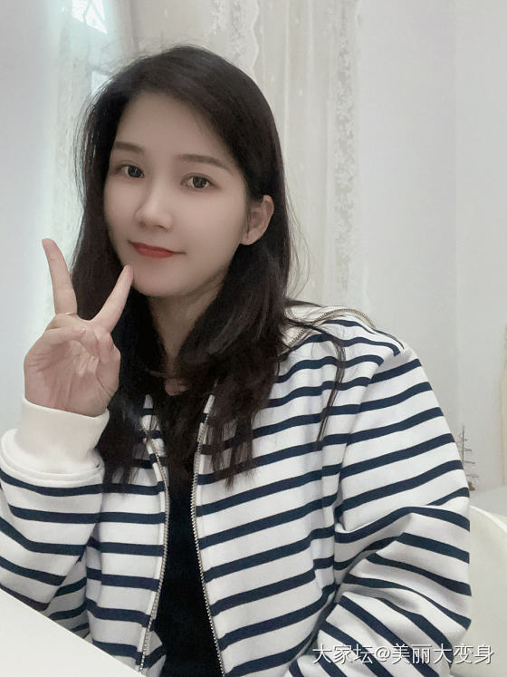 闺蜜给的新衣服，嘻嘻😜_穿搭