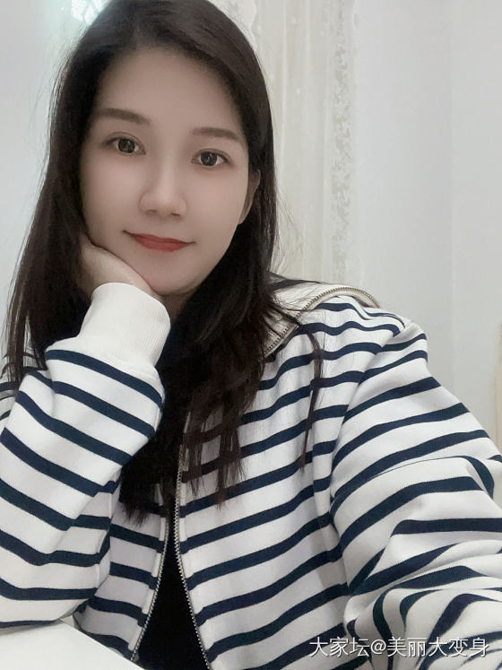 闺蜜给的新衣服，嘻嘻😜_穿搭