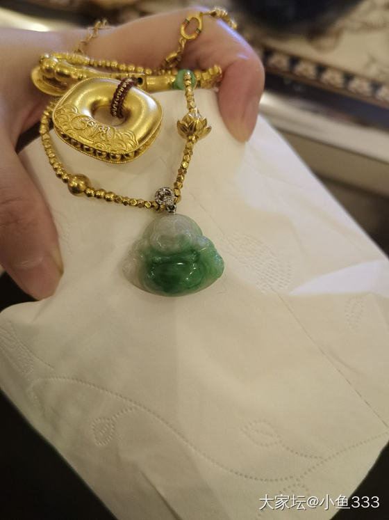 不同光线有不同光线的美_翡翠金