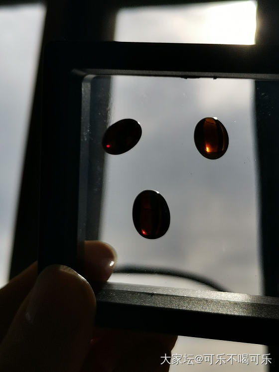 这几个非洲黑色水欧泊鉴定结果居然是天然的_欧泊彩色宝石