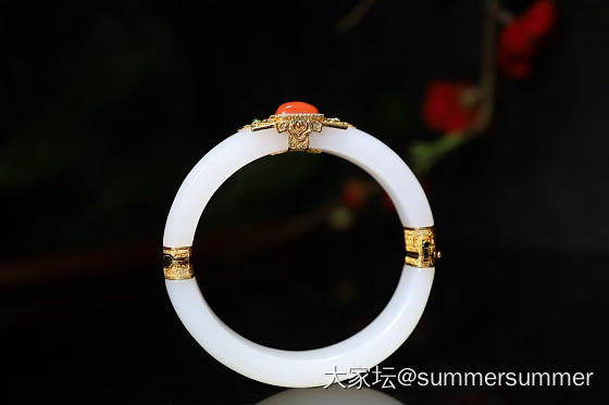 我来问问，这种又白又美的镶嵌手镯能买吗？_金和田玉