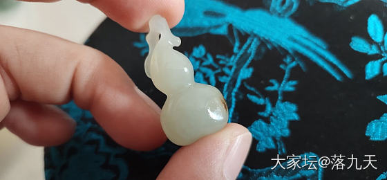 和田玉籽料葫芦(带原皮)_和田玉