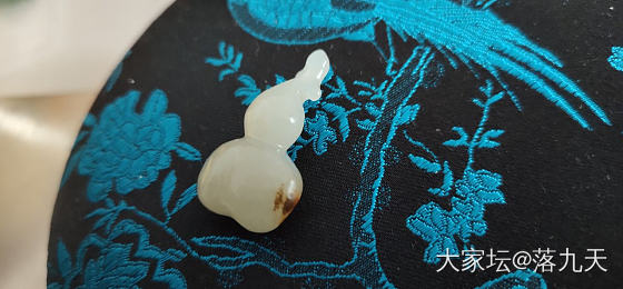 和田玉籽料葫芦(带原皮)_和田玉