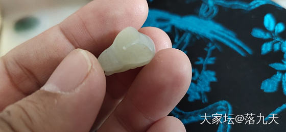 和田玉籽料兔子(带原皮-兔子双耳原皮)_和田玉