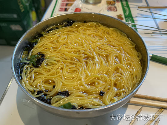 中午又造了顿烧烤。朋友过年回来，我想吃火锅，朋友想吃烧烤。最后去吃烧烤了。_美食生活