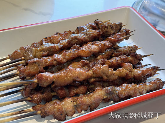中午又造了顿烧烤。朋友过年回来，我想吃火锅，朋友想吃烧烤。最后去吃烧烤了。_美食生活