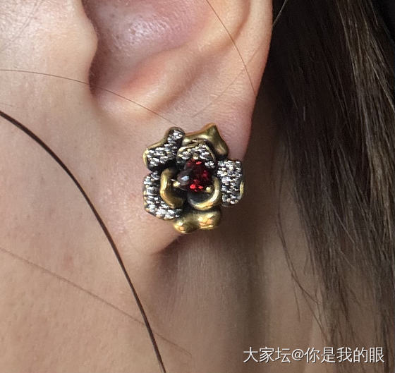 足金镶石榴石玫瑰花耳钉_耳钉金