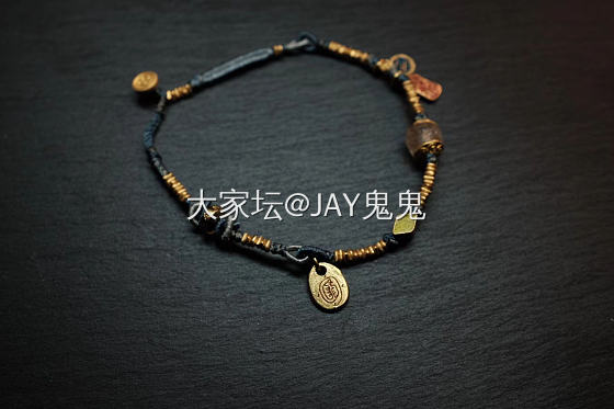 有木有一样日常迷信风水的集美哇

每年都会固定在一位师傅那里
根据八字订制新年风..._金