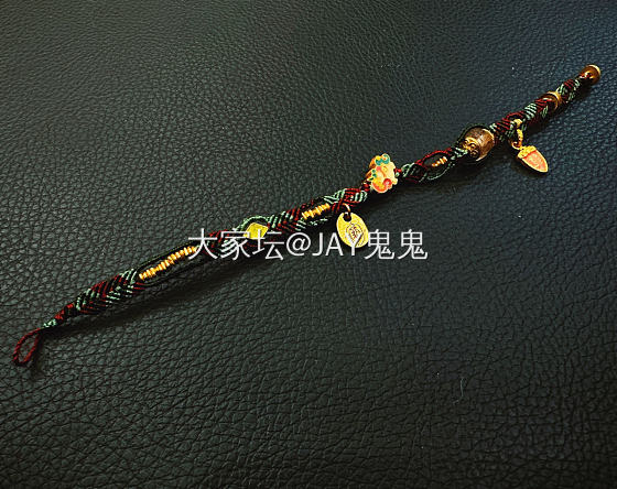 有木有一样日常迷信风水的集美哇

每年都会固定在一位师傅那里
根据八字订制新年风..._金