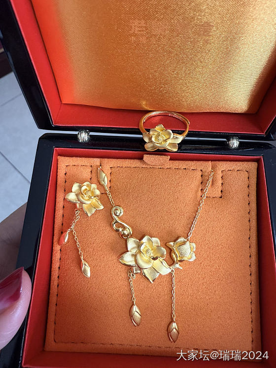 还有一套老的周大福_金