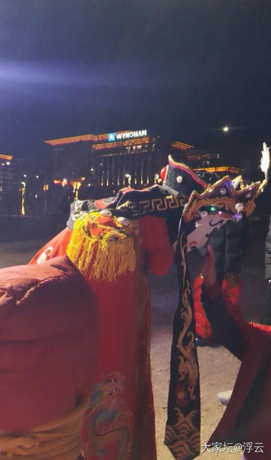 逛灯会，偶遇川剧变脸_旅游