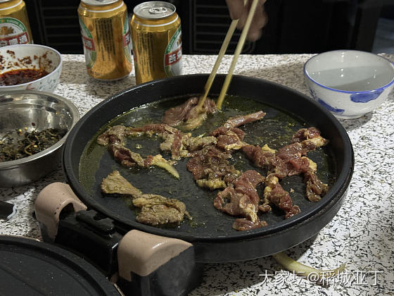 元宵节，晚上在亲戚家蹭了顿烤肉，喝了点小酒，美滋滋。_美食生活