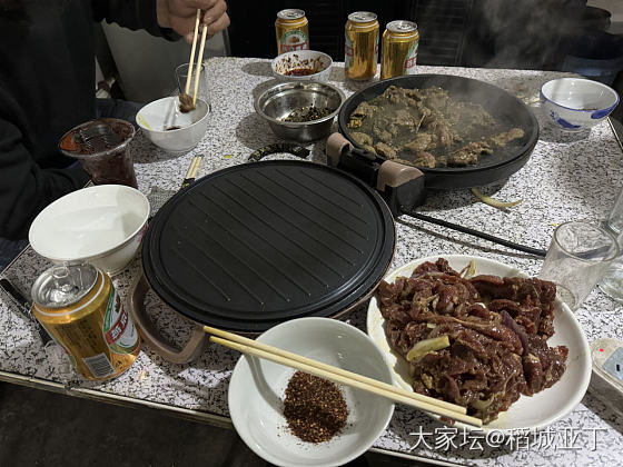 元宵节，晚上在亲戚家蹭了顿烤肉，喝了点小酒，美滋滋。_美食生活