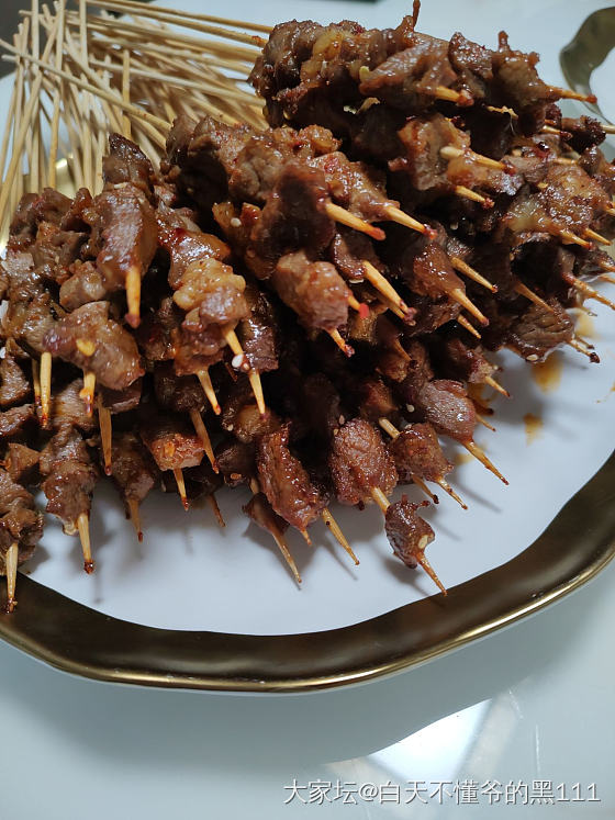 晚上请亲戚吃饭，去吃的烤串。3个人花了200元。（黑龙江省鸡东县 燎味烧烤）_美食生活