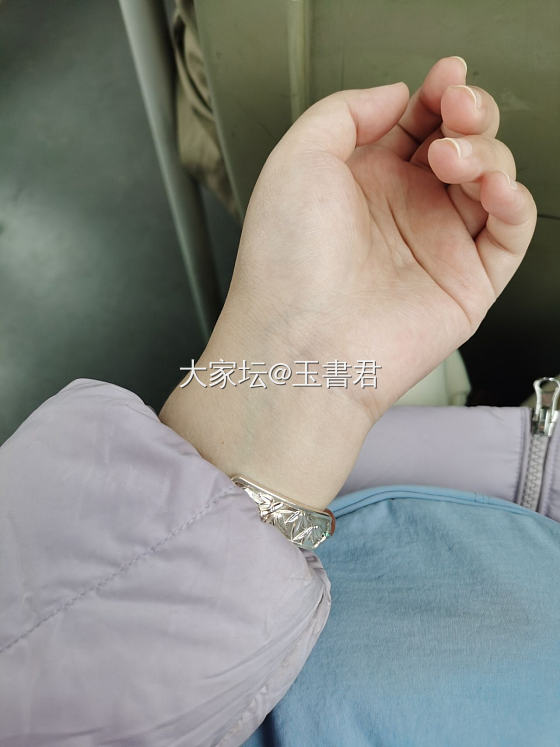 换季可得注意保暖，多补水_手镯银