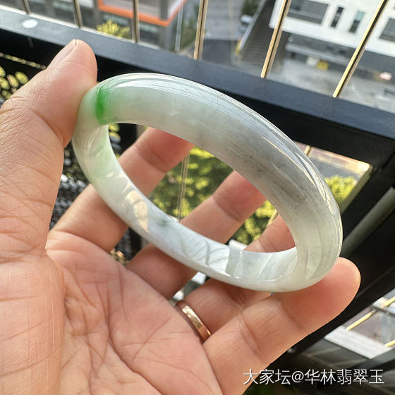 阳绿大口径乌鸡手镯62mm_翡翠