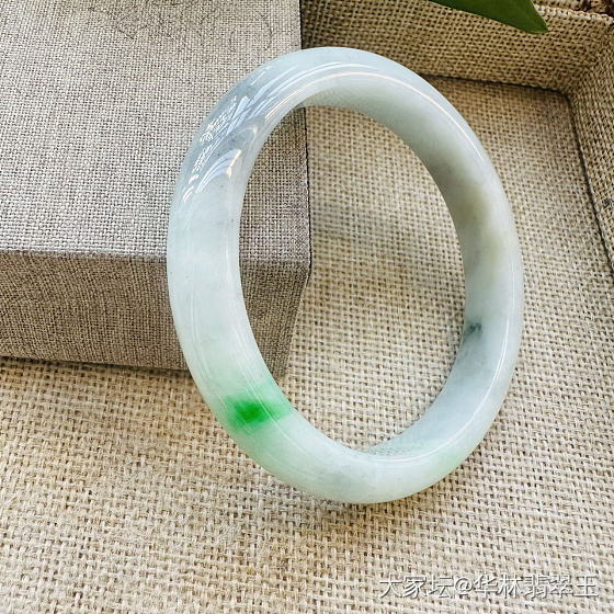 阳绿大口径乌鸡手镯62mm_翡翠