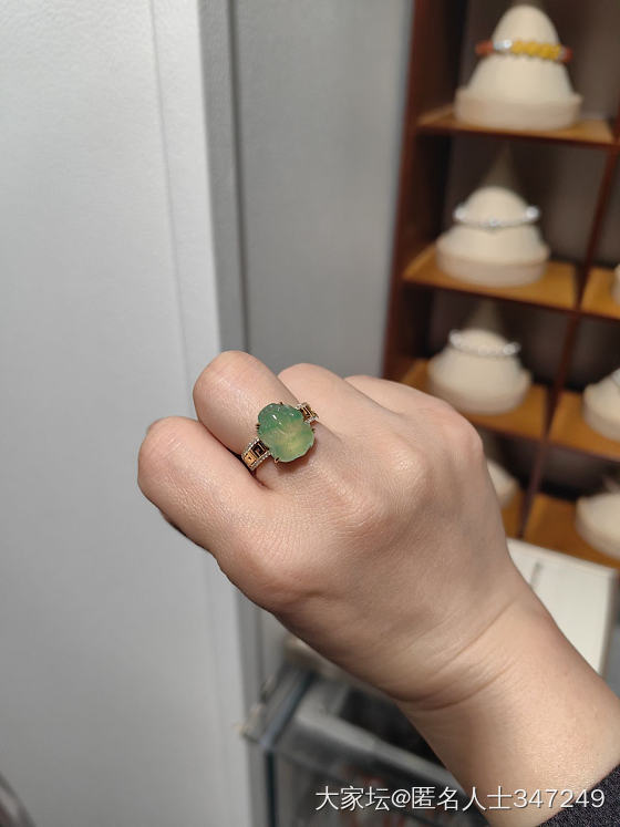 家楼下的宝藏小店里的，求帮忙二选一_翡翠