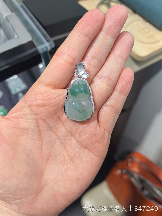 家楼下的宝藏小店里的，求帮忙二选一_翡翠