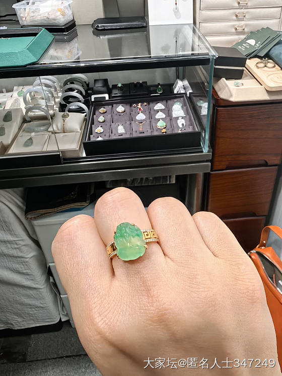 家楼下的宝藏小店里的，求帮忙二选一_翡翠