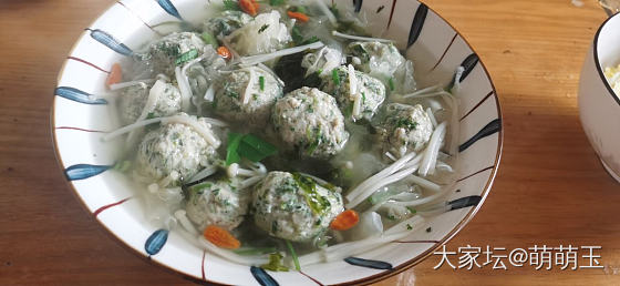 紧跟春天的脚步！荠菜猪肉丸子！一上午的成果。哈哈😊_美食