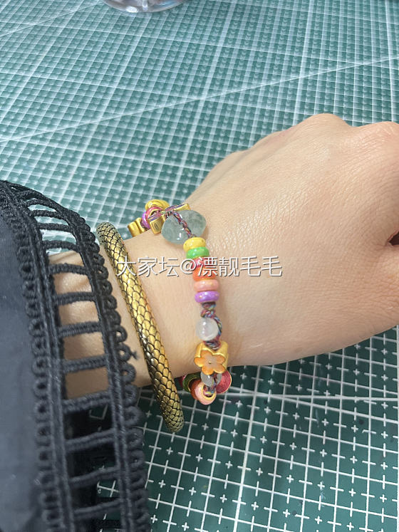 晒晒我冒着秃头危险熬夜编的手绳_手工diy翡翠金