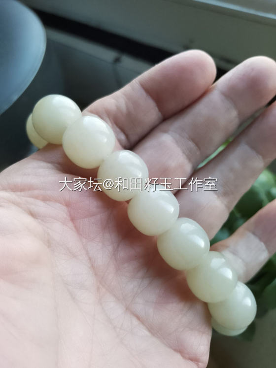 和田玉籽料13乘14的老型珠手串纯手工制作打磨柔光自然光拍照无美颜不过蜡不抹油。_和田玉