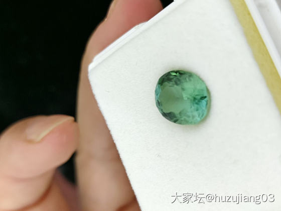 钻石切割的绿色碧玺蛋面现在价值多少？_碧玺彩色宝石