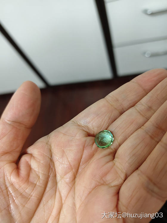 钻石切割的绿色碧玺蛋面现在价值多少？_碧玺彩色宝石