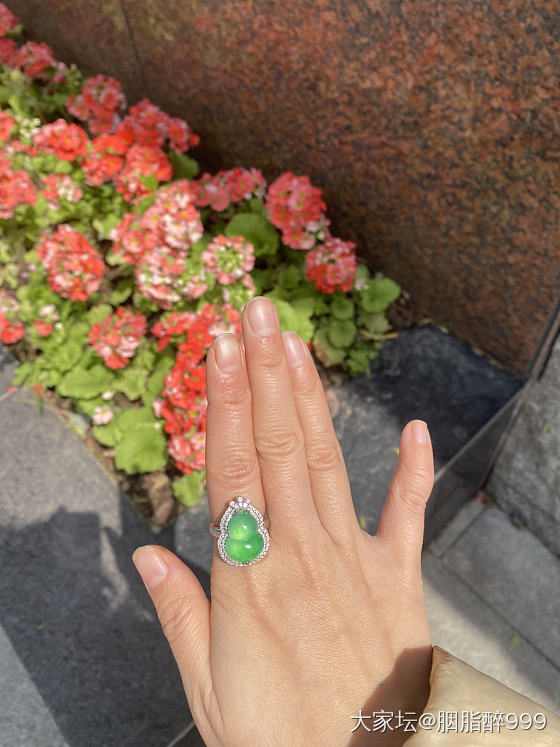 太阳有点大，戒指有点美_翡翠
