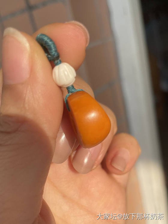 便宜出几个大开门老蜜蜡 漂亮的的颜色 配串很提色_有机宝石