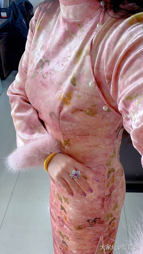 哦，好的，今天穿的花枝招展，紫水晶戒指戴戴_手饰紫水晶金