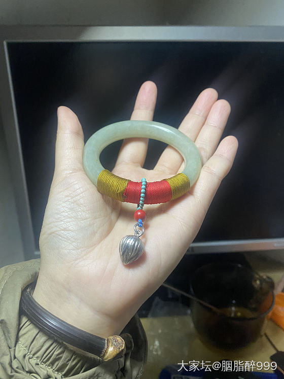 以前几百块买的石头料，懒得出闲置。也带不岀来，索性在xhs上学绕线，将就以前剩的..._编绳