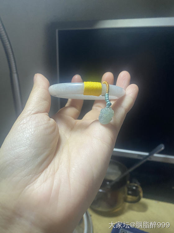 以前几百块买的石头料，懒得出闲置。也带不岀来，索性在xhs上学绕线，将就以前剩的..._编绳