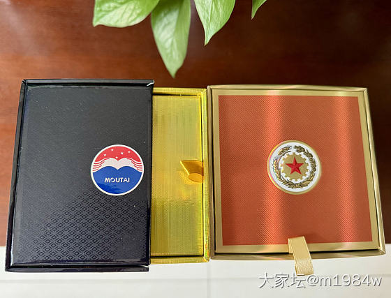 2021年7月的贵大70年代
2022年3月的茅台王子酱香经典
酱酒越放味儿越好..._中国酒